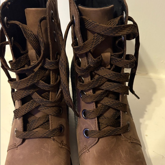 Sorel Brown and Gray Women's Boots - Picture 8 of 9